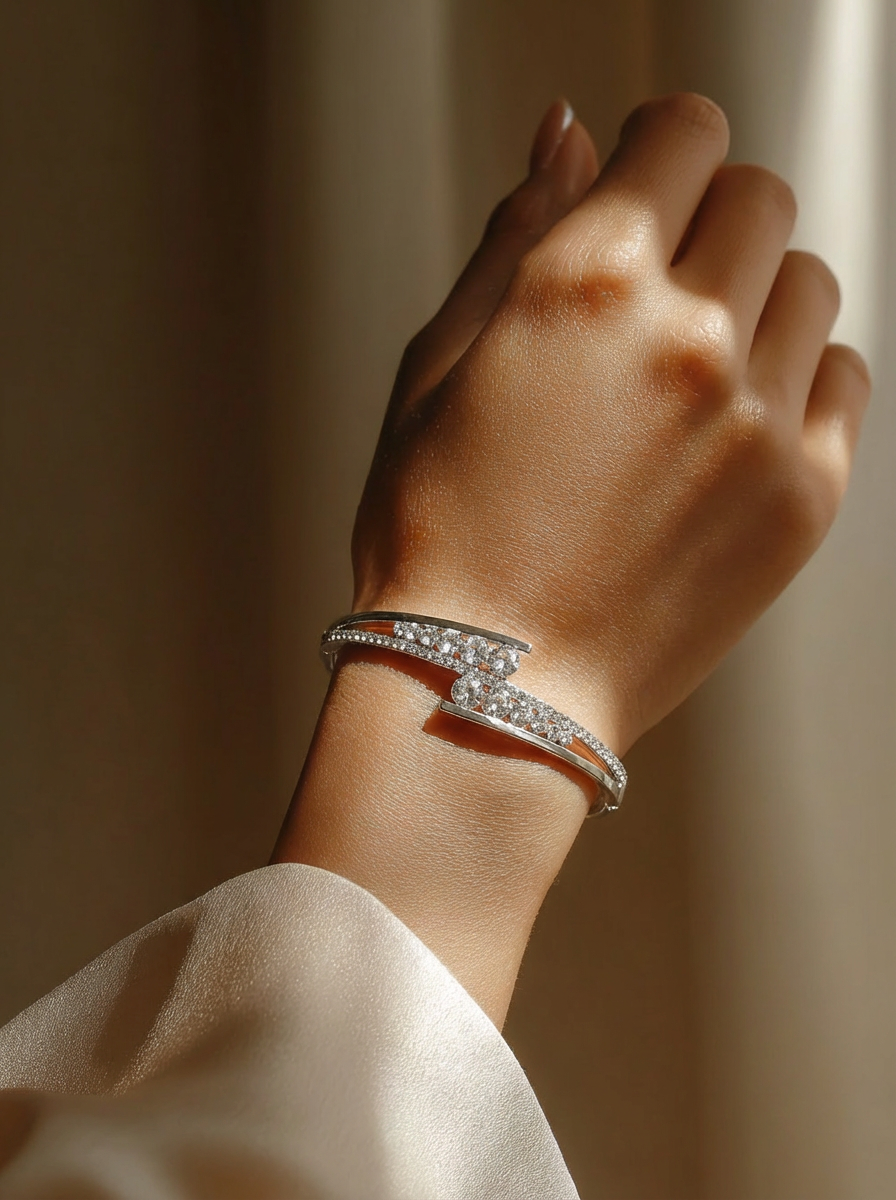 Éclat Cross Pavé Cuff