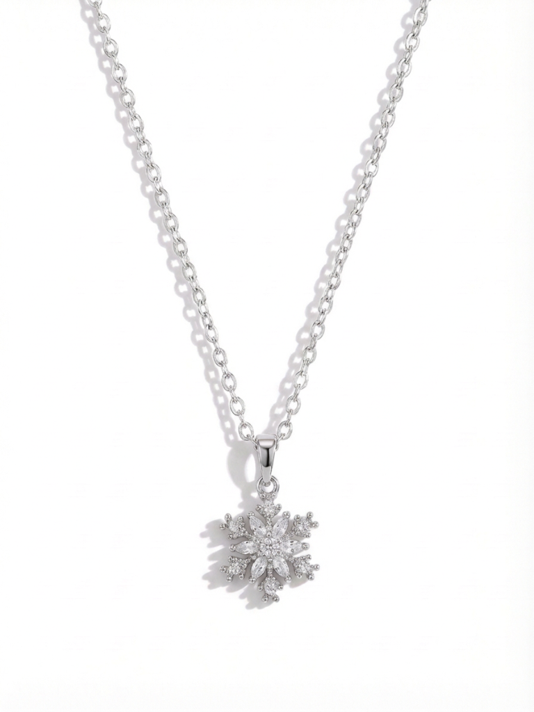 Éclat Snowflake Pendant Necklace